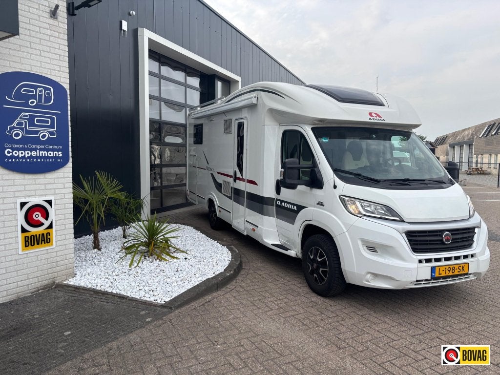 Adria Matrix M 670 SBC vol opties, queensbed, Ringverwarming, Fiat, Bedrijf, Afzuigkap