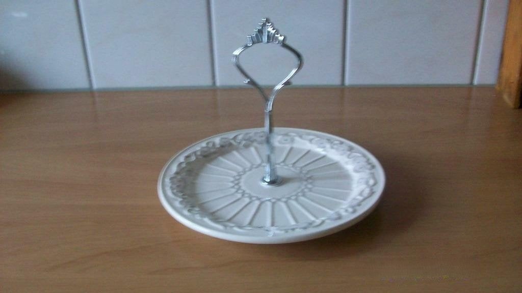 Decoratieve etagere, wit met zilveren handvat, Brocante, Nieuw, Ophalen of Verzenden, Wit