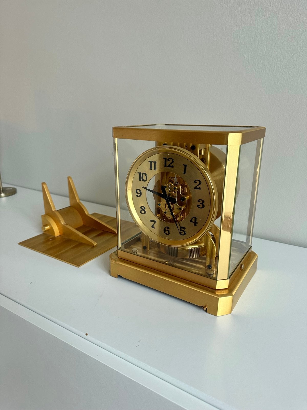 Perpetuum Mobile Klok - Goudkleurig met Lichte Aantasting, Ophalen