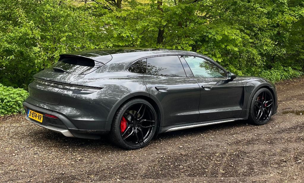 Porsche Taycan 4s Cross Turismo | BTW | Approved garantie, Auto's, Porsche, Automaat, Zwart, Leder, Vierwielaandrijving
