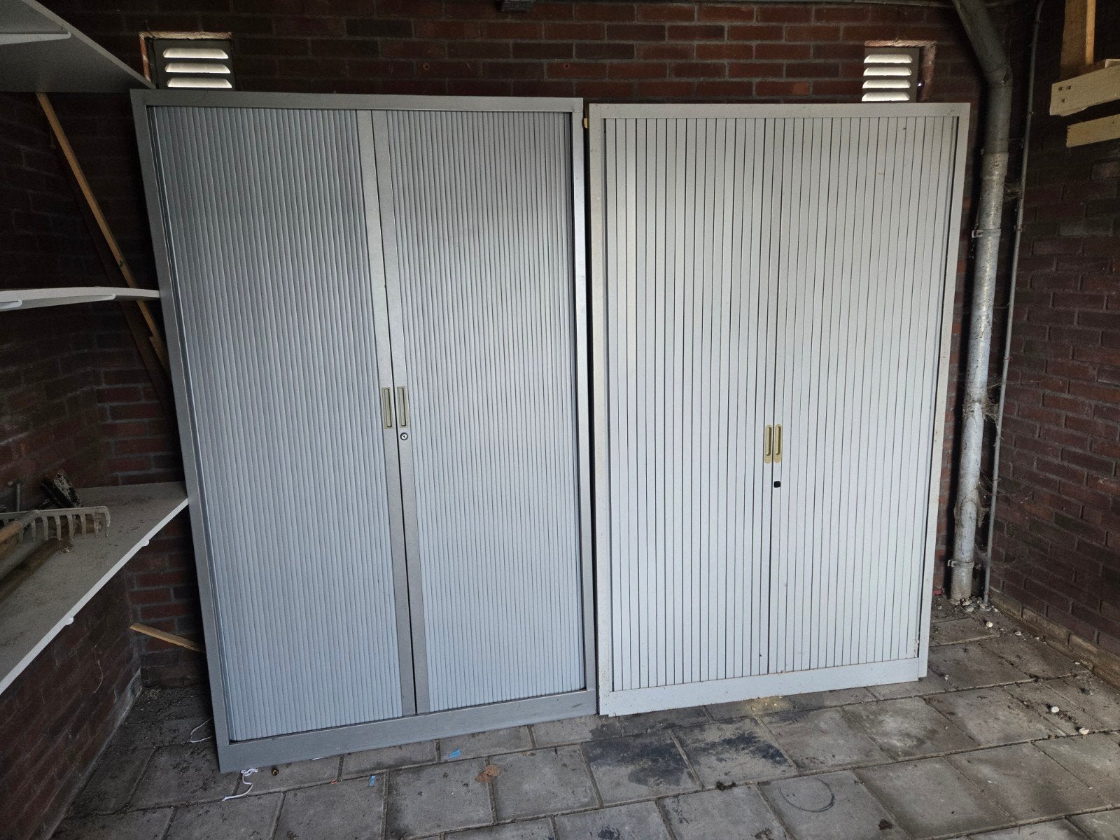 2x Roldeurkast - Ideaal voor opslag, Ophalen, Gebruikt, 100 tot 150 cm, Meerdere deuren
