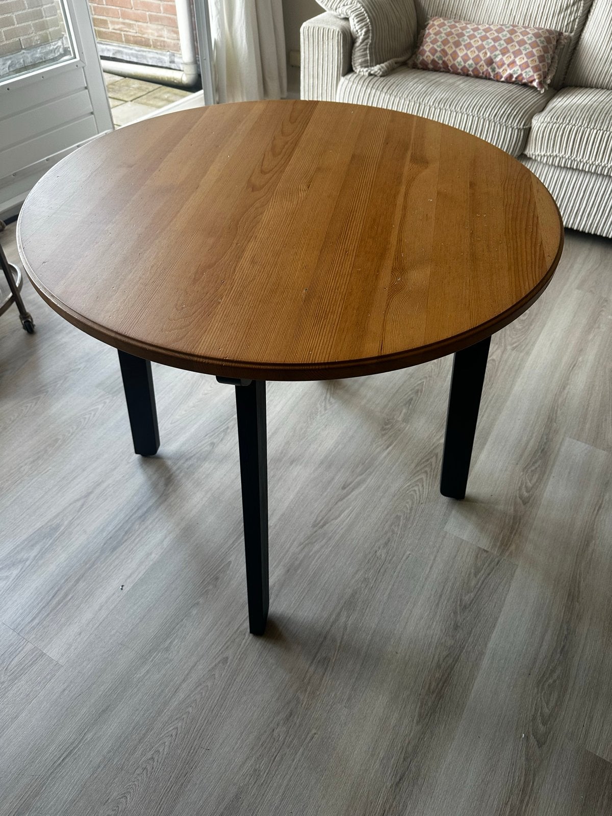 Ronde IKEA eettafel met gebruikssporen, Ophalen, Gebruikt, 100 tot 150 cm, Rond