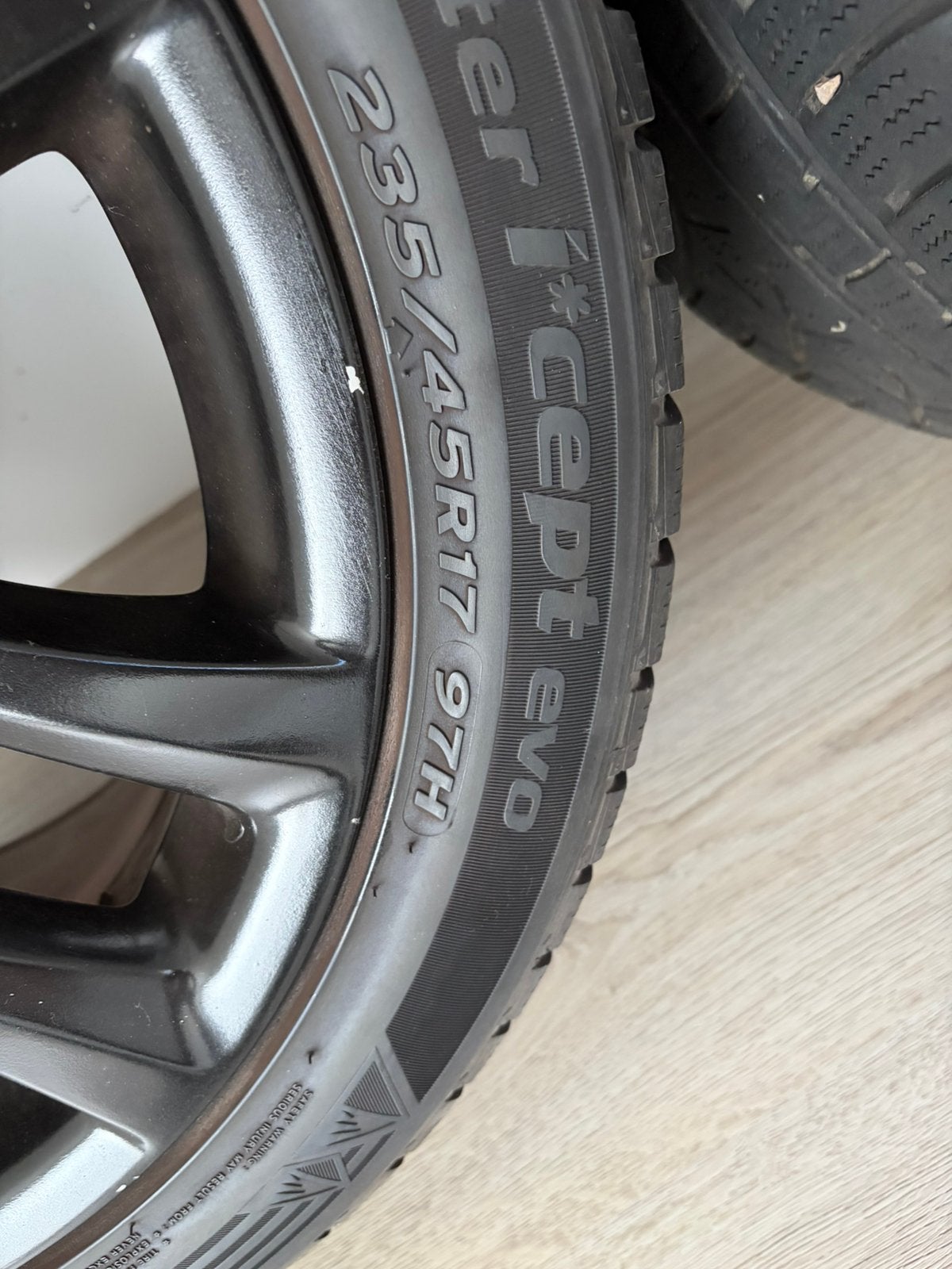 Winterbanden op originele VW sirocco velgen 235-45-R17, Ophalen, Gebruikt, Banden en Velgen, 17 inch