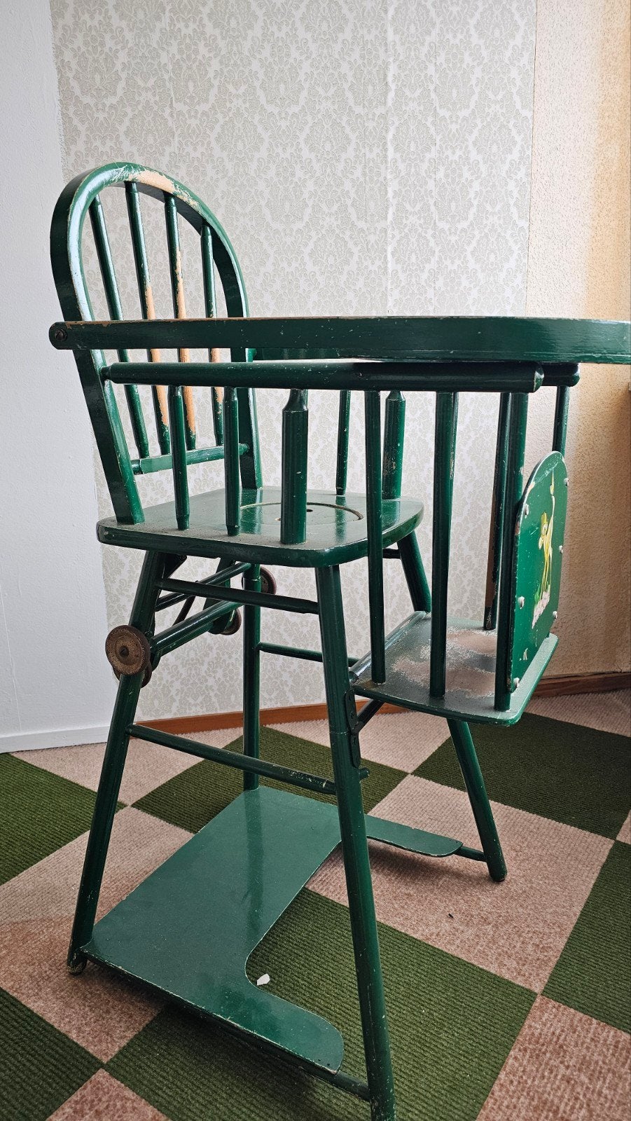 Antieke houten kinderstoel met po en Bambi-decoratie, Ophalen