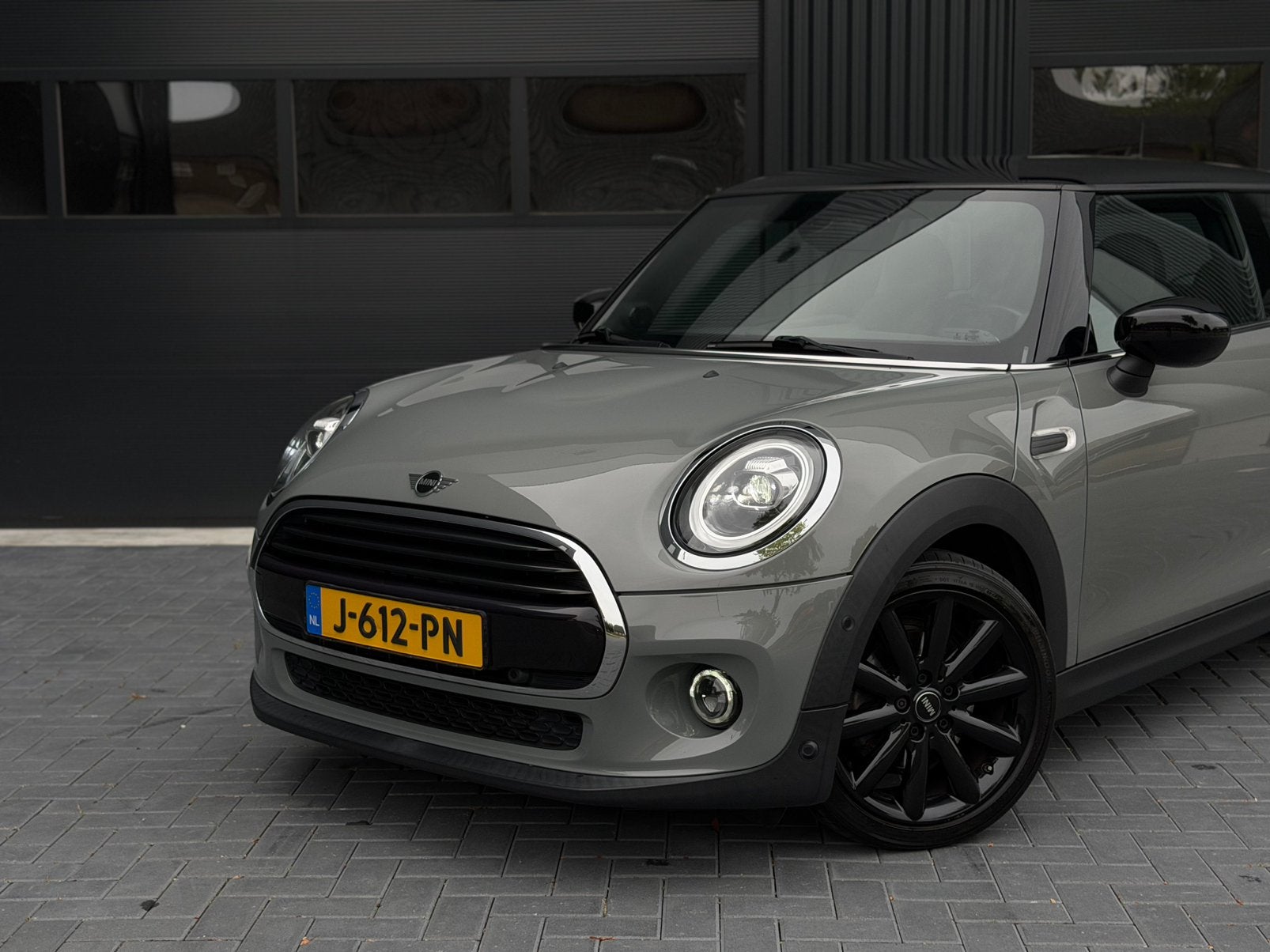 Mini 3-deurs 1.5/Keyless/Carplay/FaceLift/H&K/Dealer OH/17”/, Auto's, Mini, Voorwielaandrijving, Dealer onderhouden, 136 pk, Zwart