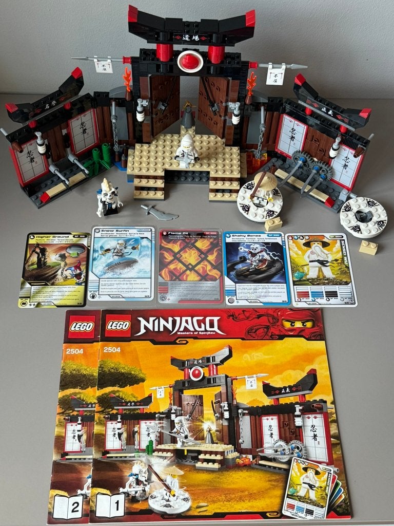Lego - 2504 - Ninjago - Spinjutzu Dojo met twee Spinners, Lego, Ophalen of Verzenden, Compleet, Zo goed als nieuw