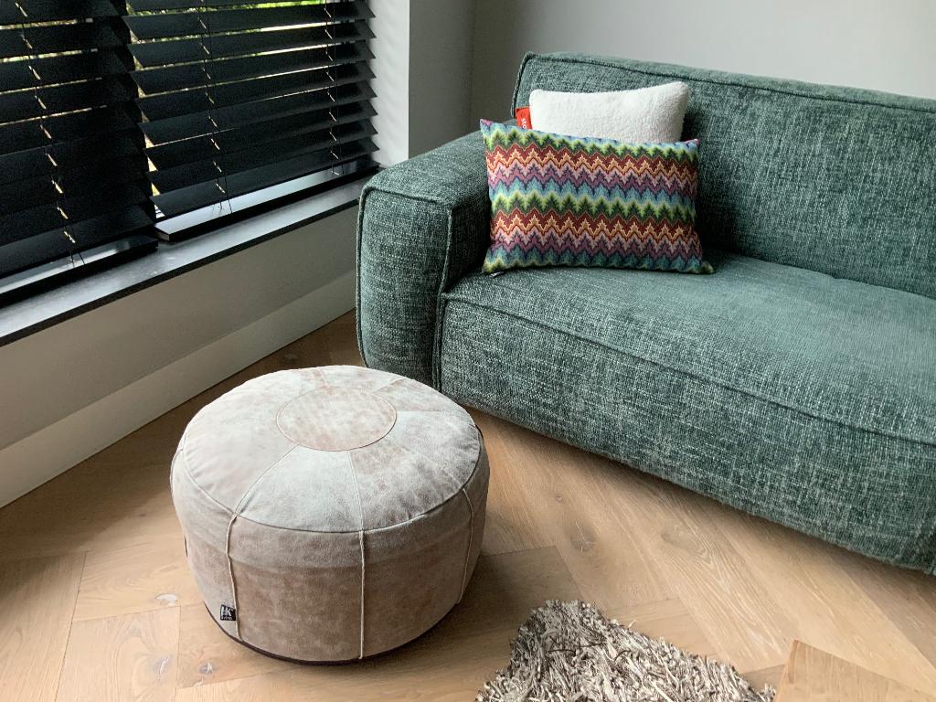 HK Living poef rustiek bruin leer 50x30 cm, Huis en Inrichting, Banken | Voetenbanken en Poefen, Ophalen, Gebruikt, Leer, 50 tot 75 cm