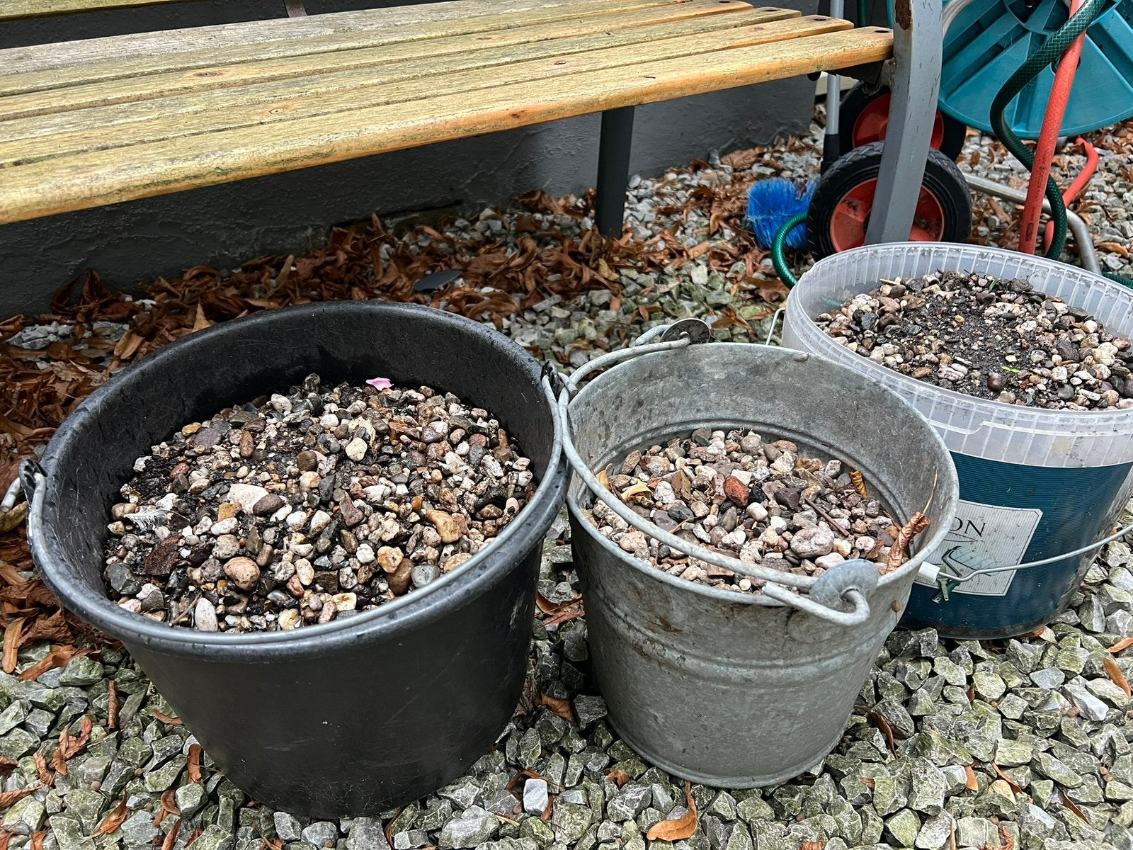 Gratis 3 bakken met grind, Ophalen, Gebruikt