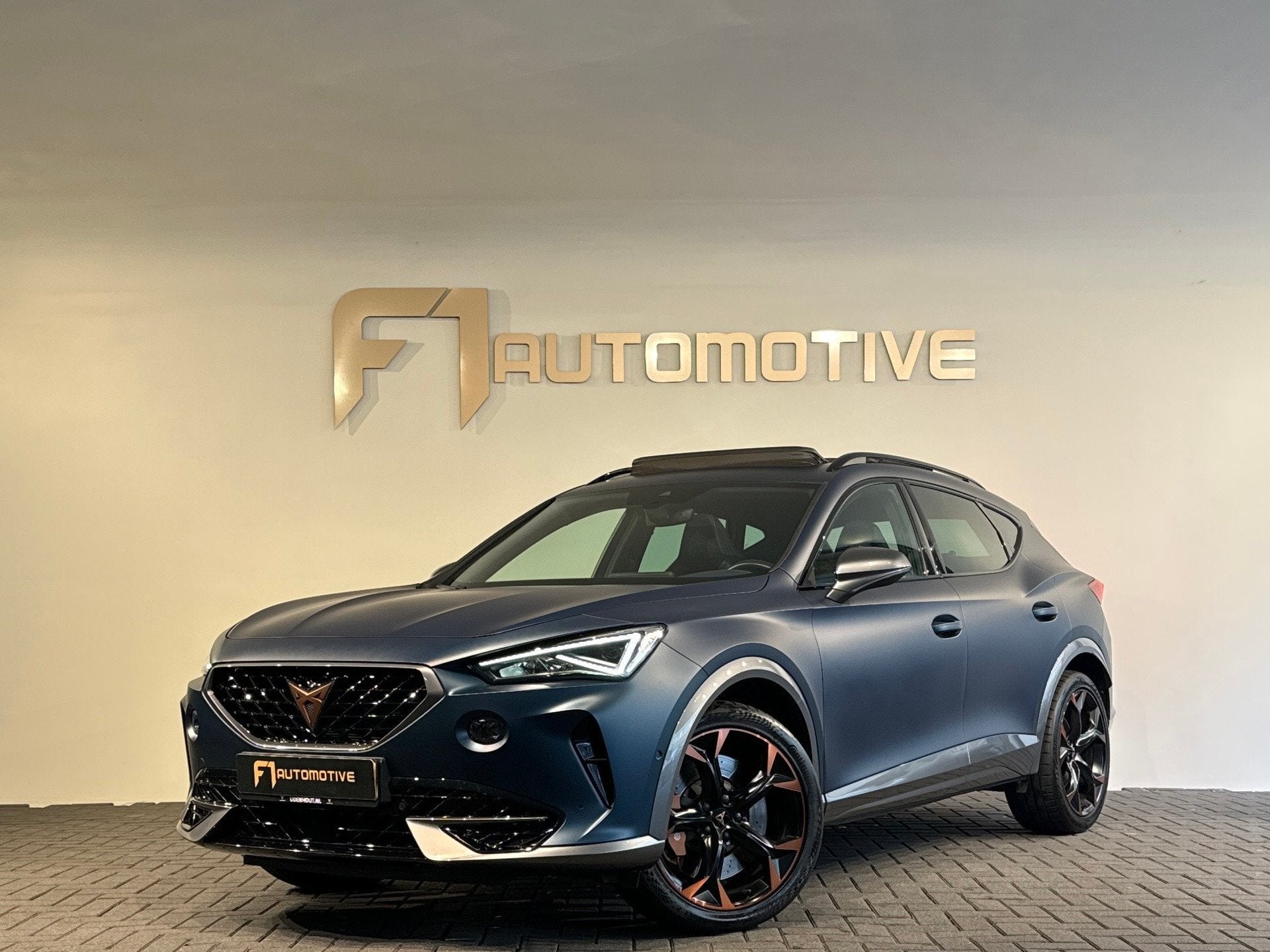 Cupra FORMENTOR 2.0 TSI 4DRIVE Pano|Beats|Memory|Sfeer|Keyle, Auto's, Dealer onderhouden, 1800 kg, 4 cilinders, Blauw