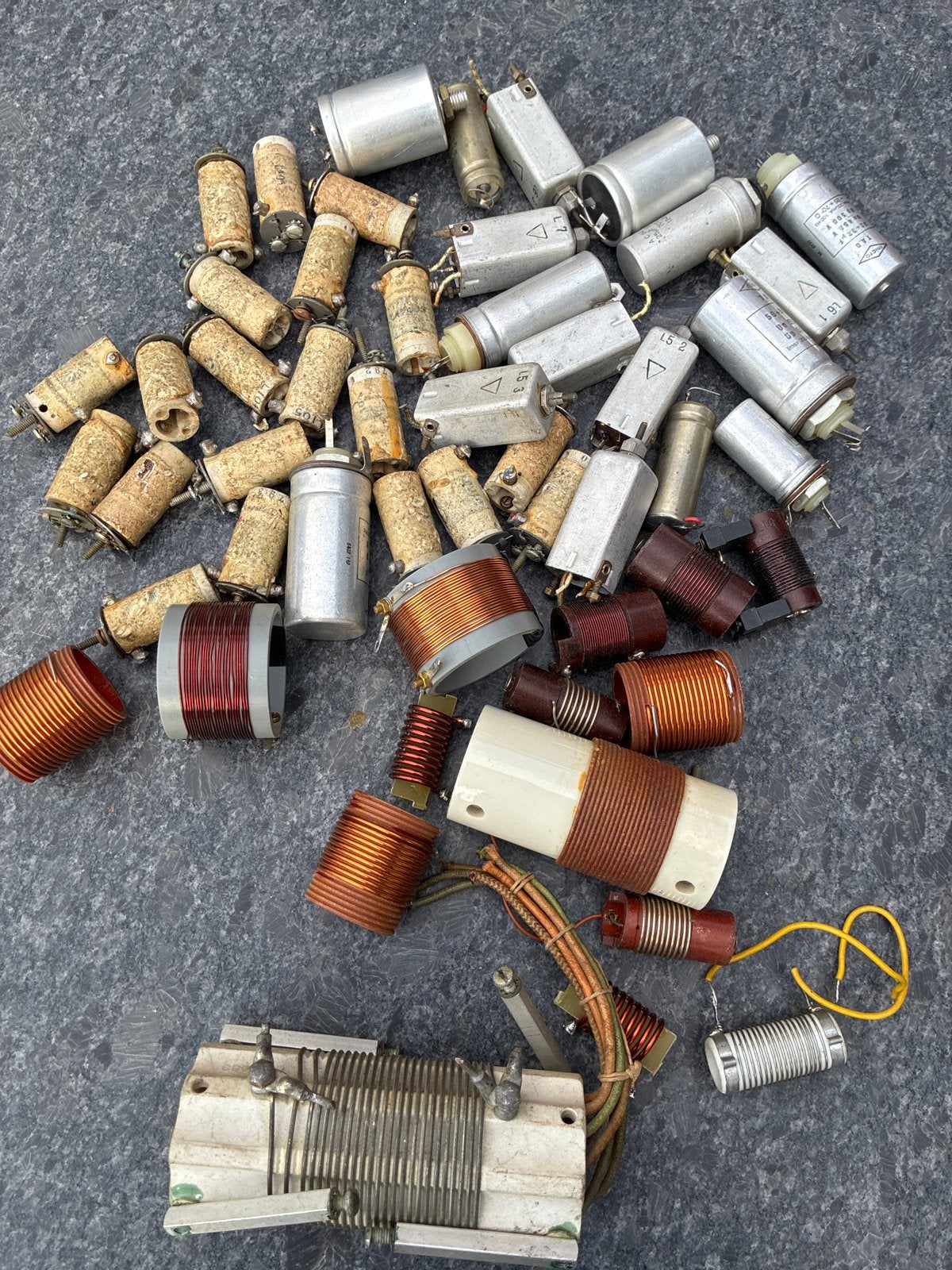 Partij elektronica onderdelen: spoelen, condensatoren, weers, Hobby en Vrije tijd, Elektronica-componenten, Ophalen of Verzenden