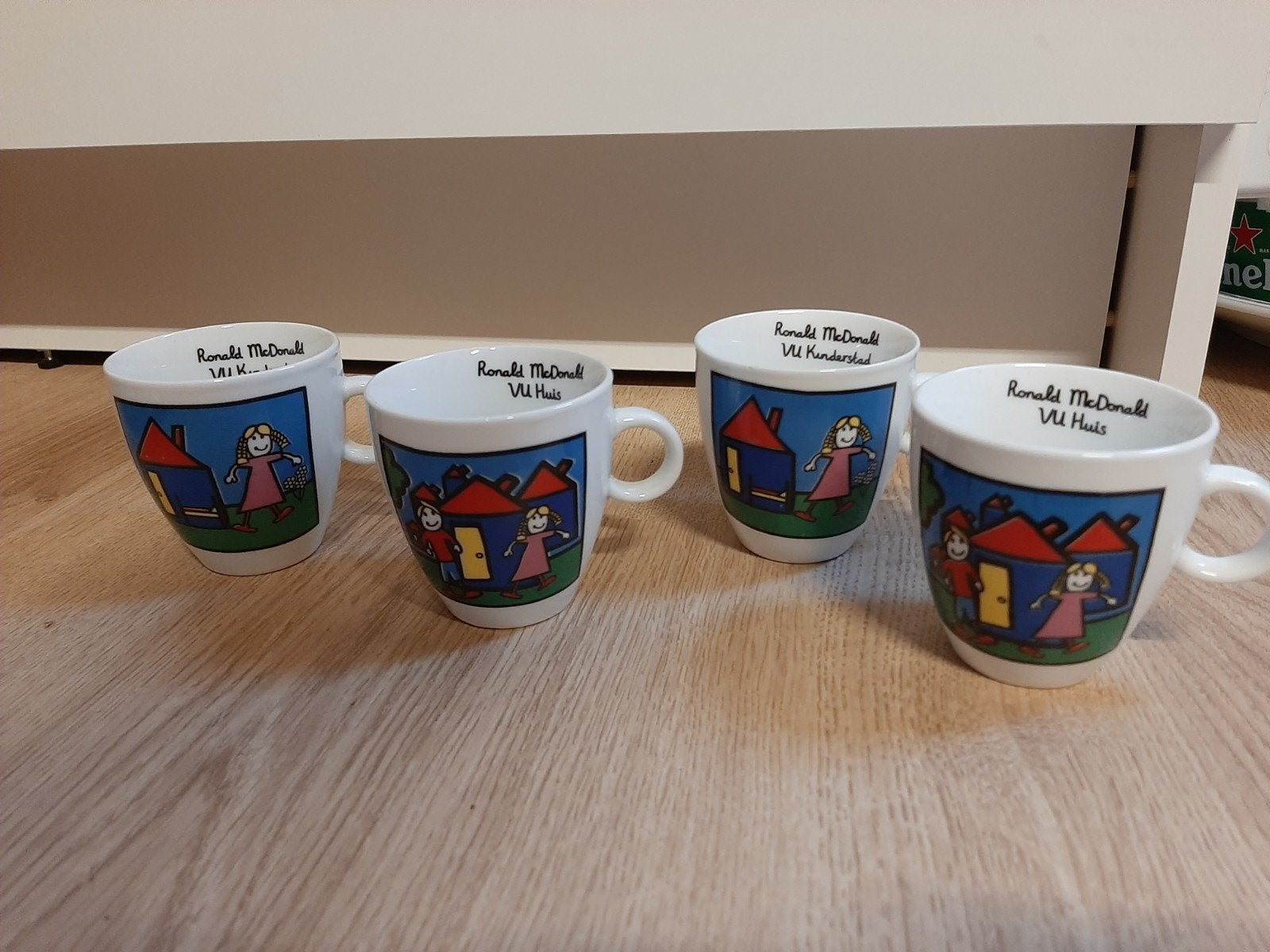Ronald Mcdonald VII kinderstad koffie kopjes, Huis en Inrichting, Keuken | Servies, Ophalen of Verzenden, Overige stijlen, Kop(pen) en/of Schotel(s)