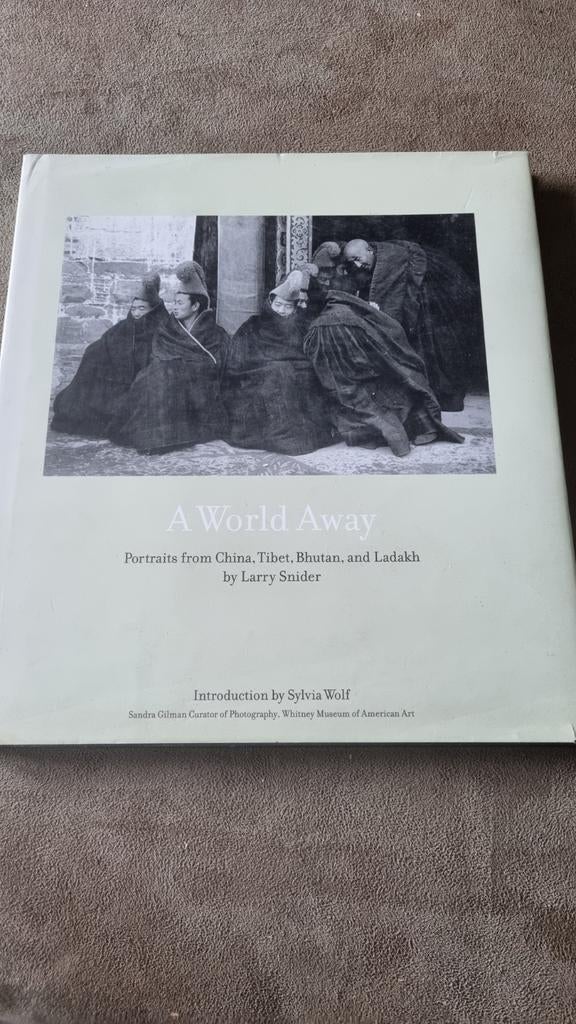 A World Away: Portretten uit China, Tibet, Bhutan, Ladakh, Boeken, Ophalen of Verzenden