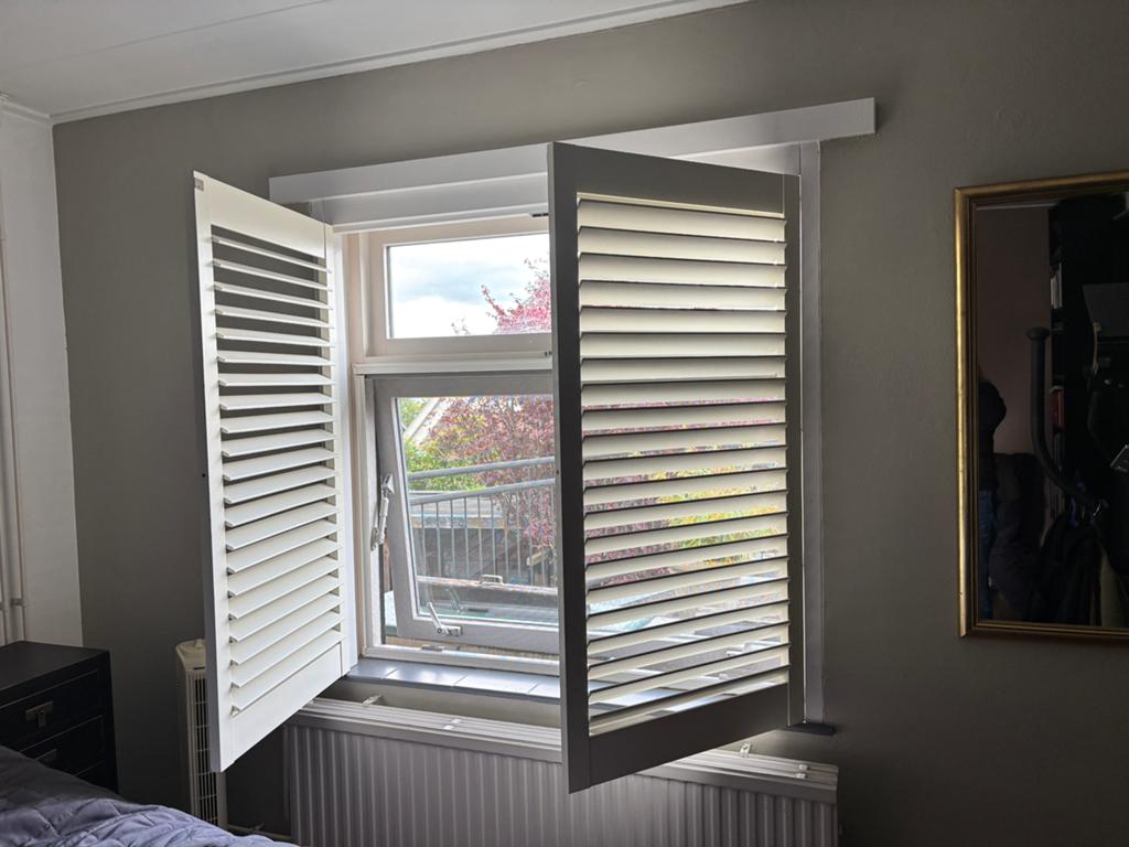Jasno shutters 129 breed x 126,5 cm. hoog, Huis en Inrichting, Ophalen, 100 tot 150 cm, 100 tot 150 cm, Zo goed als nieuw