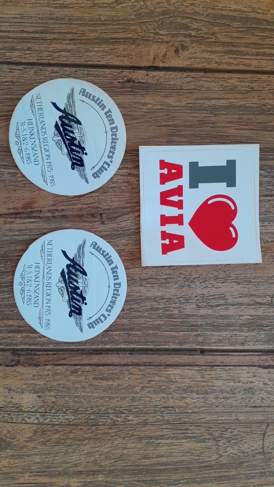 Vintage stickers: Austin Ten Drivers' Club & I love AVIA, Ophalen of Verzenden, Zo goed als nieuw, Auto of Motor