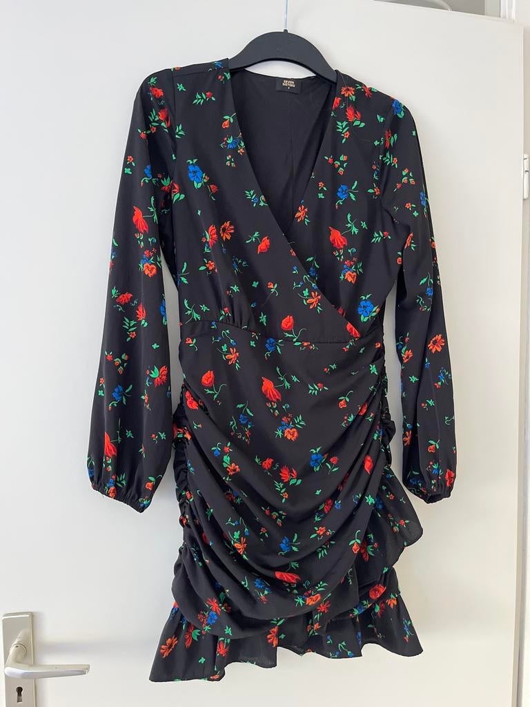 Seven Sisters Zwart Bloemen Jurkje Maat S, Kleding | Dames, Jurken, Ophalen of Verzenden, Zo goed als nieuw, Maat 36 (S), Zwart