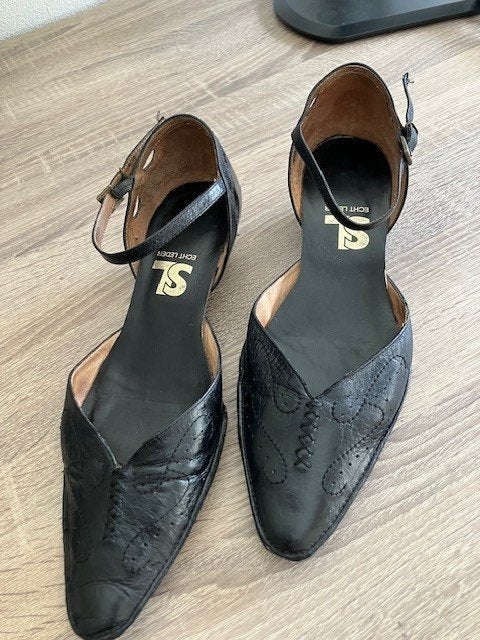Te koop; zwarte pump (evt. dansschoen), Pumps, Zwart, Ophalen of Verzenden, Zo goed als nieuw