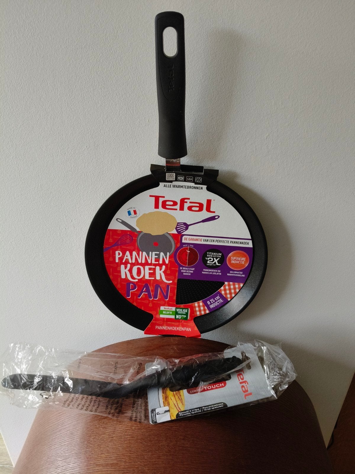 Nieuw! Tefal pannenkoekenpan met spatel - 25 cm, Ophalen, Overige typen, Nieuw, Zwart
