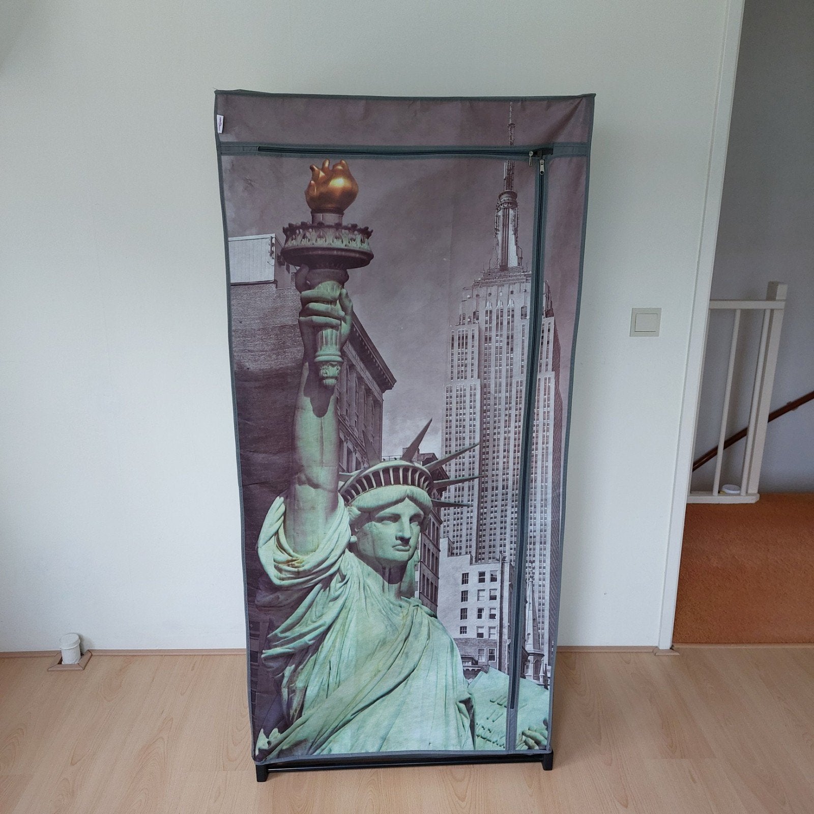 Kledingkast New York - Stoffen Kast met Rits, Huis en Inrichting, Kasten | Kledingkasten, Ophalen of Verzenden, Gebruikt, Modern, New York thema