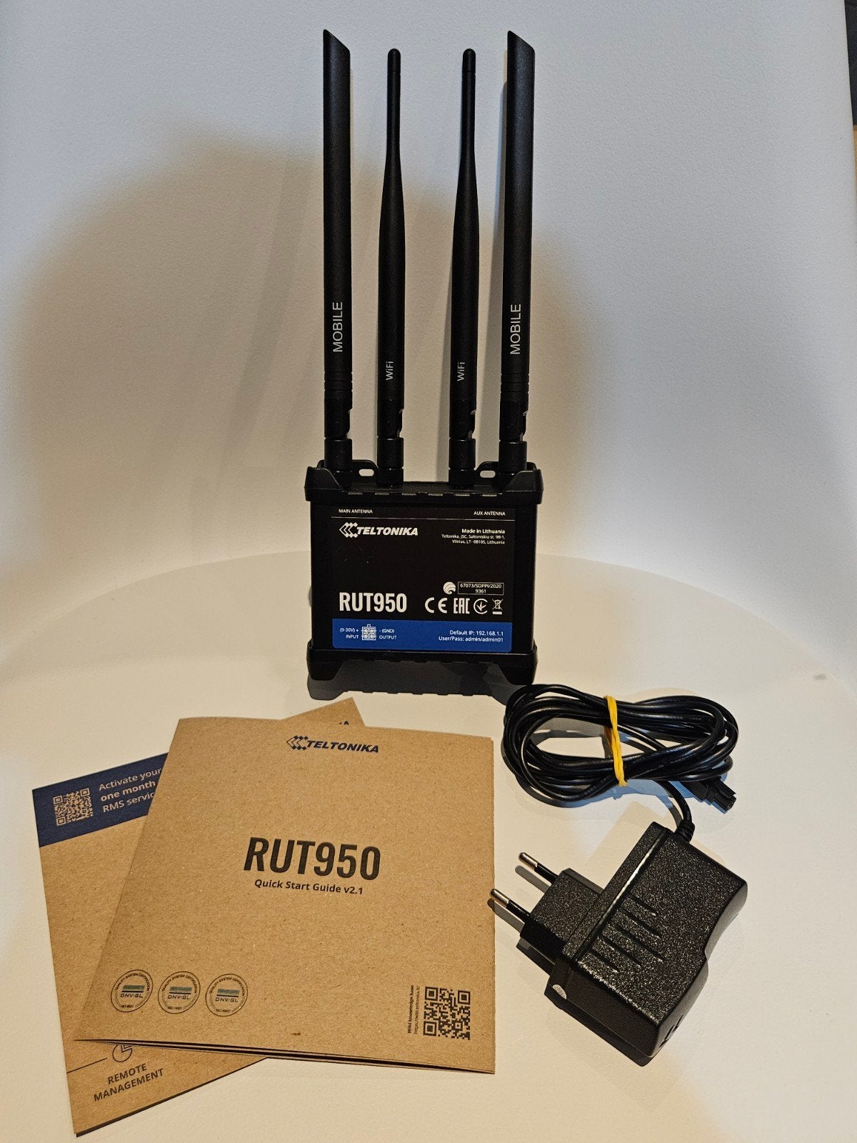 Teltonika RUT950, Computers en Software, Ophalen of Verzenden, Zo goed als nieuw, Router met modem, Teltonika