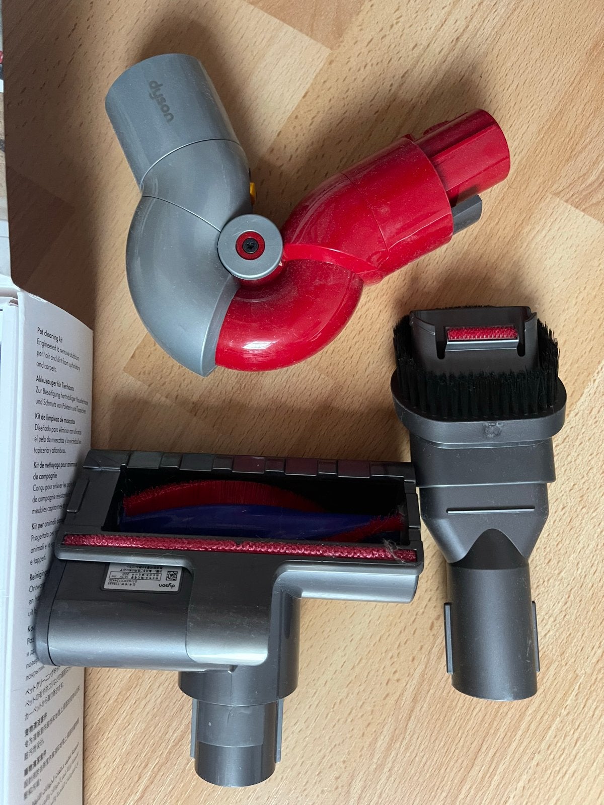 Foto 6 van Dyson V8 Absolute steelstofzuiger met accessoires