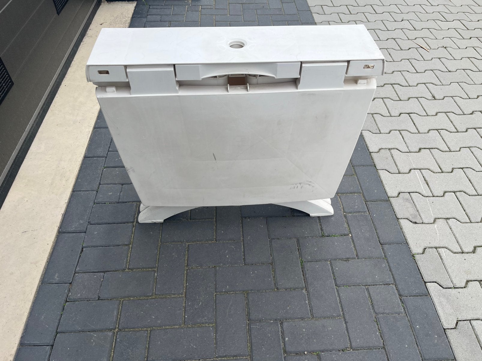 Kunststof camping tafel zeer smal in te klappen met parasol, Ophalen, Gebruikt, Campingtafel