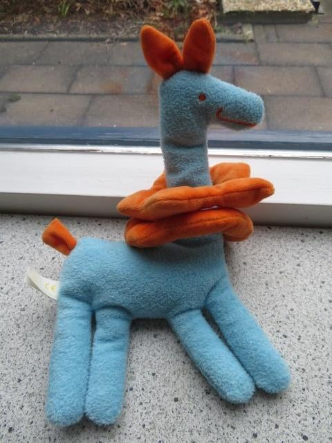 Giraffe of giraf merk Difrax blauw met oranje ringen om nek, Giraf, Ophalen of Verzenden, Zo goed als nieuw, Wasbaar