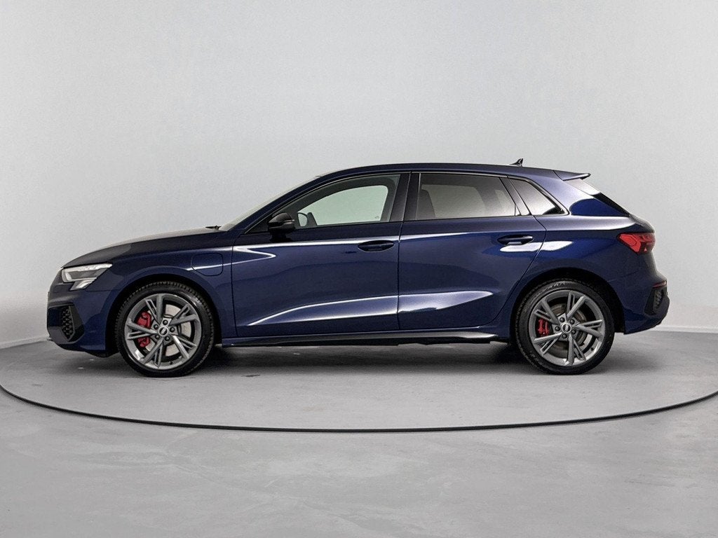Audi A3 Sportback 45 TFSI e S edition Competition PHEV | Air, 12 maanden, Gebruikt, 4 cilinders, Blauw