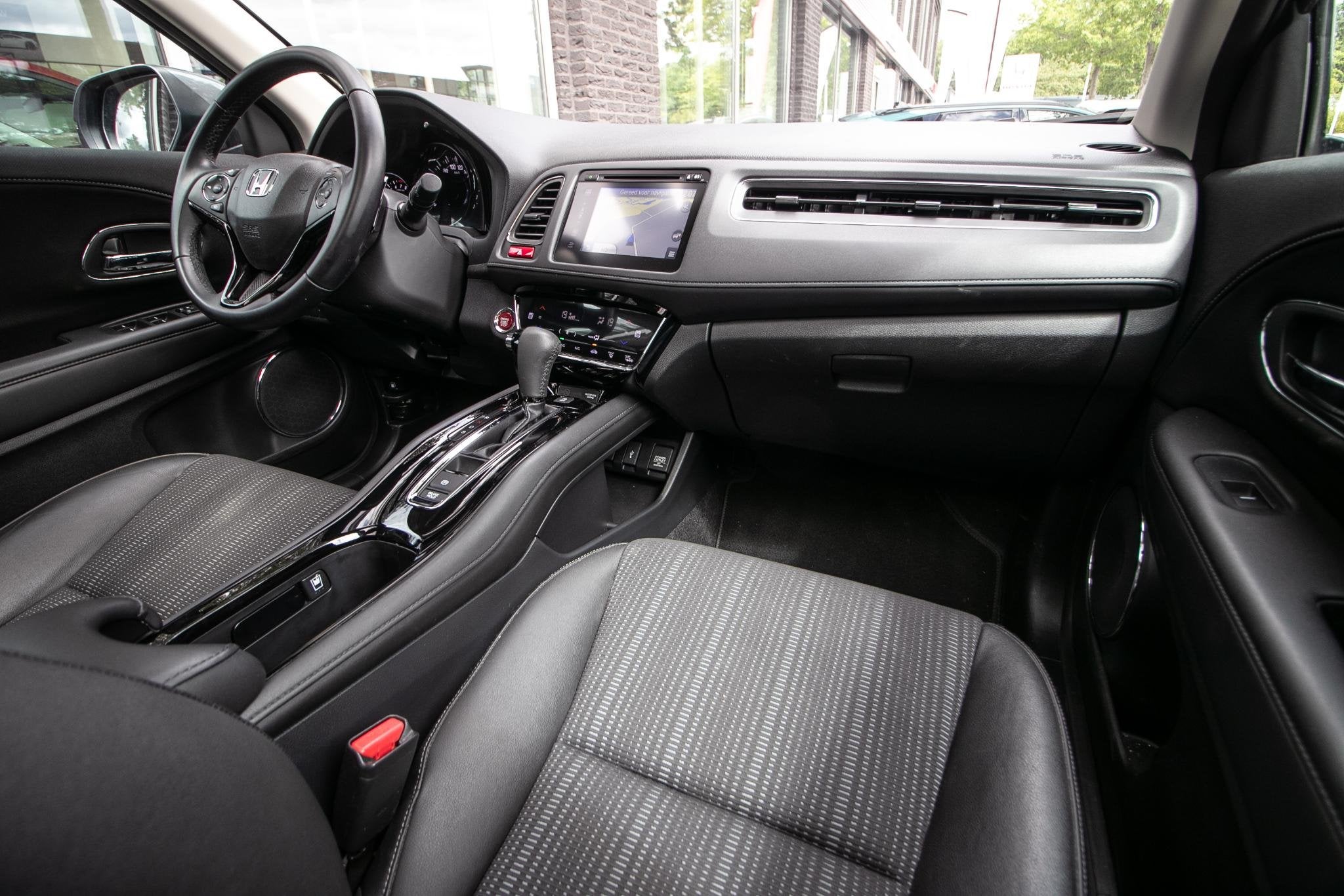 Honda HR-V 1.5 i-VTEC Executive | Panorama | Clima | Cruise, Leder en Stof, Origineel Nederlands, Bedrijf, 19 km/l