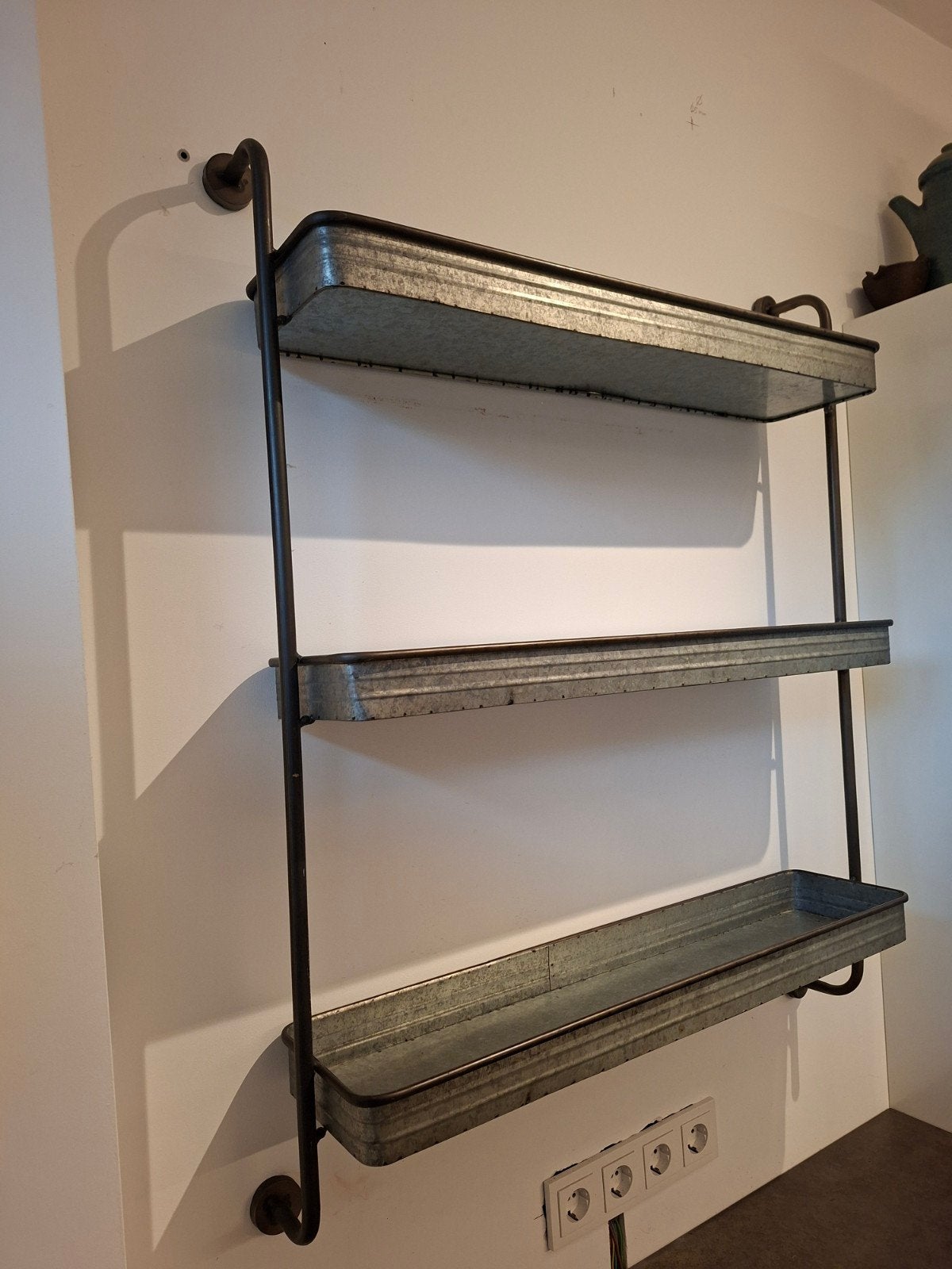 wandrek verzinkt staal retro, Huis en Inrichting, Woonaccessoires | Wandplanken en Boekenplanken, Ophalen