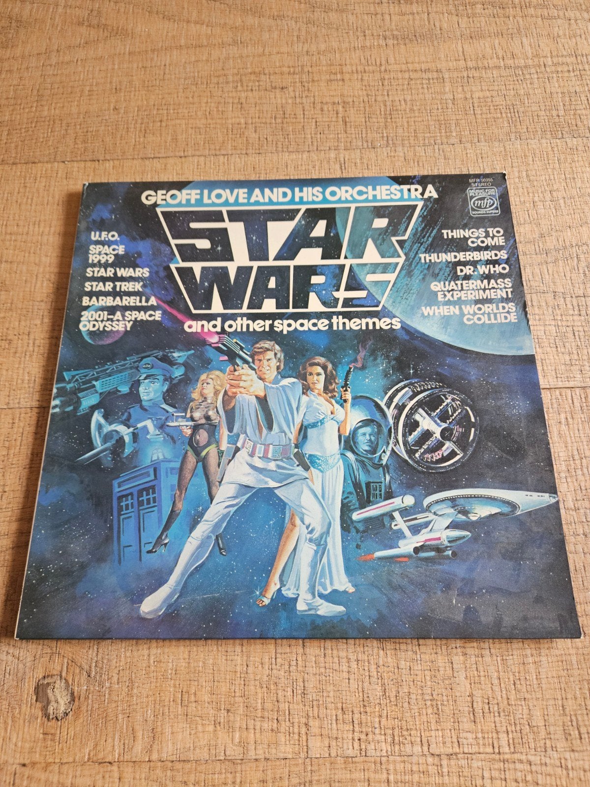 Geoff Love Orchestra - Star Wars and other space themes, LP, Gebruikt, Soundtrack, Ophalen of Verzenden