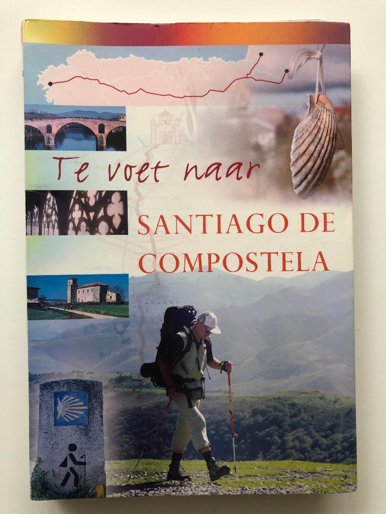 Te voet naar Santiago de Compostela, Boeken, Reisgidsen, Zo goed als nieuw, Fiets- of Wandelgids, Europa, Overige merken, Verzenden