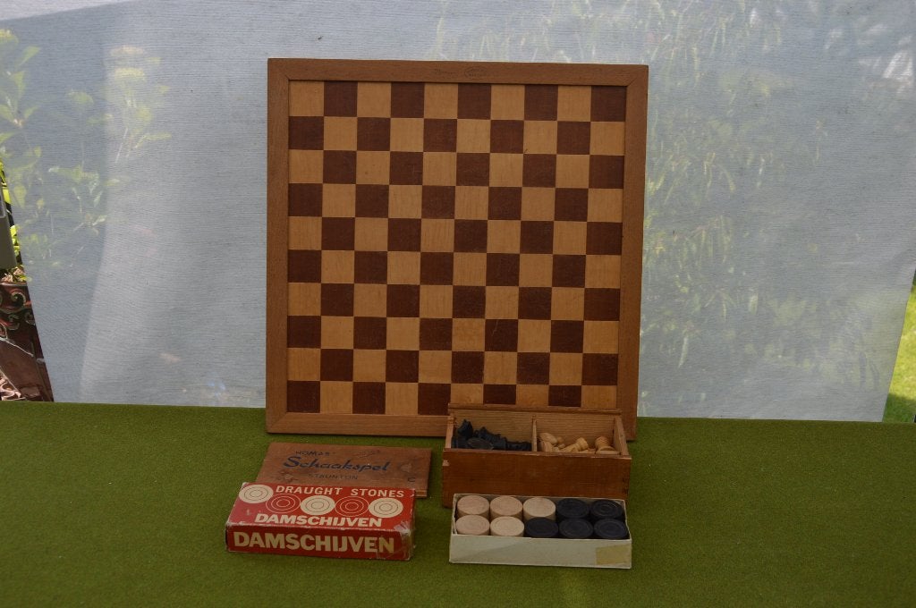 Vintage Homas Spielen schaakbord met Homas schaakstukken 40c, Hobby en Vrije tijd, Gezelschapsspellen | Bordspellen, Een of twee spelers