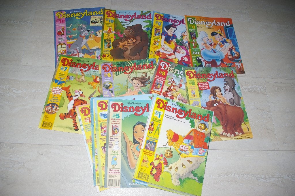 Disneyland tijdschriften uit 1999/2000/2001 18 stuks, Verzamelen, Ophalen of Verzenden, Overige figuren, Overige typen