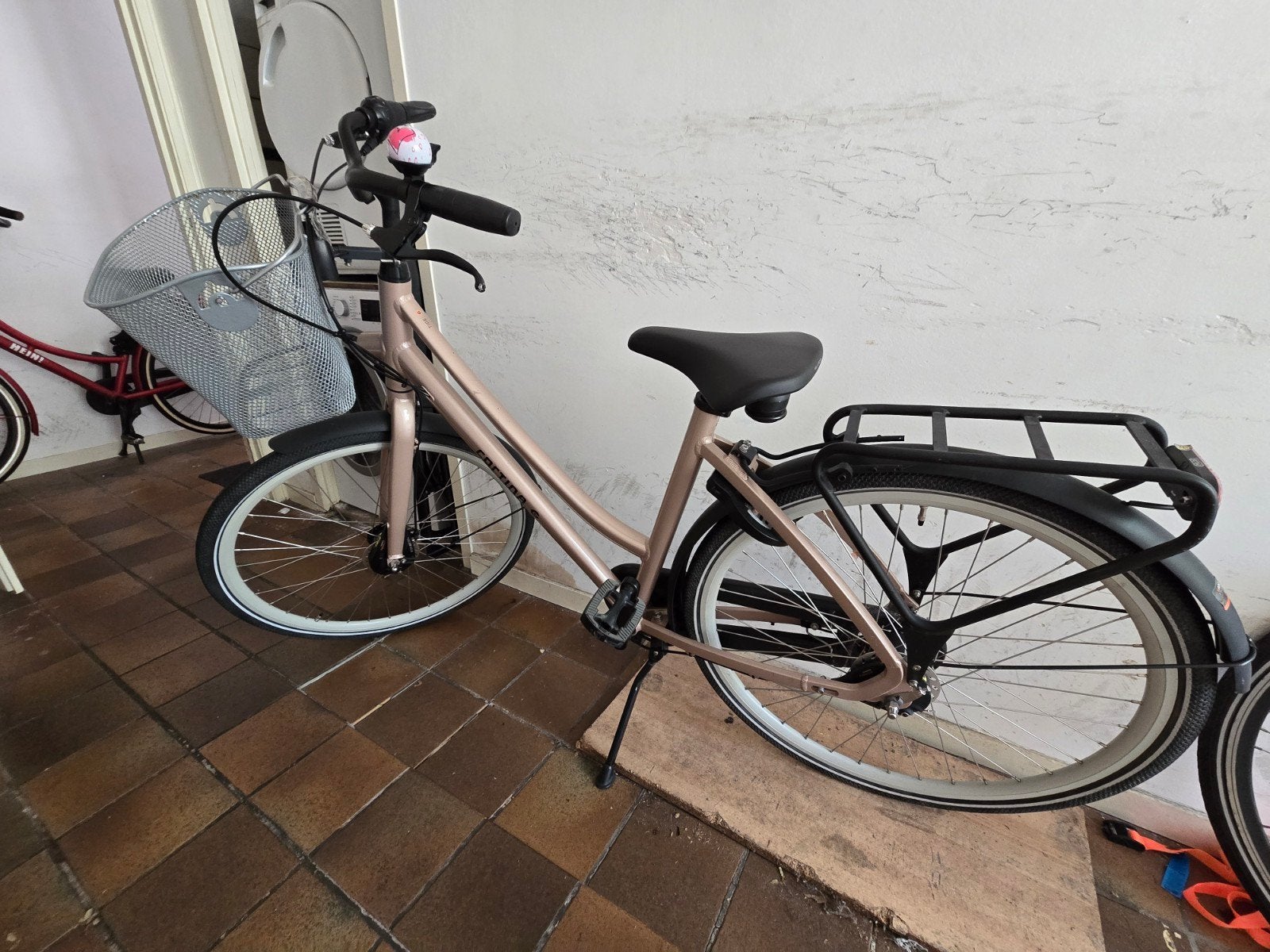 Cortina Damesfiets met 7 versnellingen en mand, Fietsen en Brommers, Overige merken, Gebruikt, Velgrem, Versnellingen