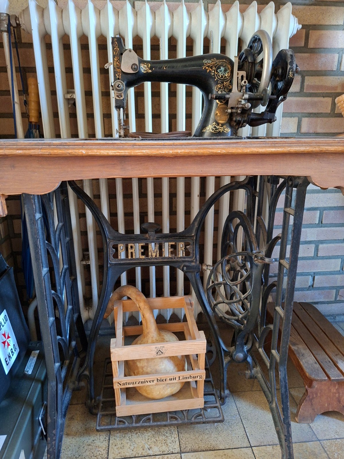 Antieke Premier Naaimachine met Houten Kast, Ophalen of Verzenden