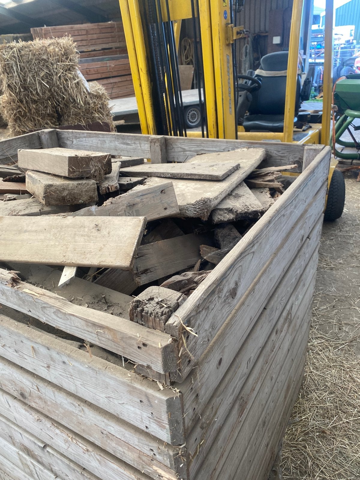 brandhout vuurkorf hout brandtonnen en veel andere spullen, Minder dan 3 m³, Ophalen