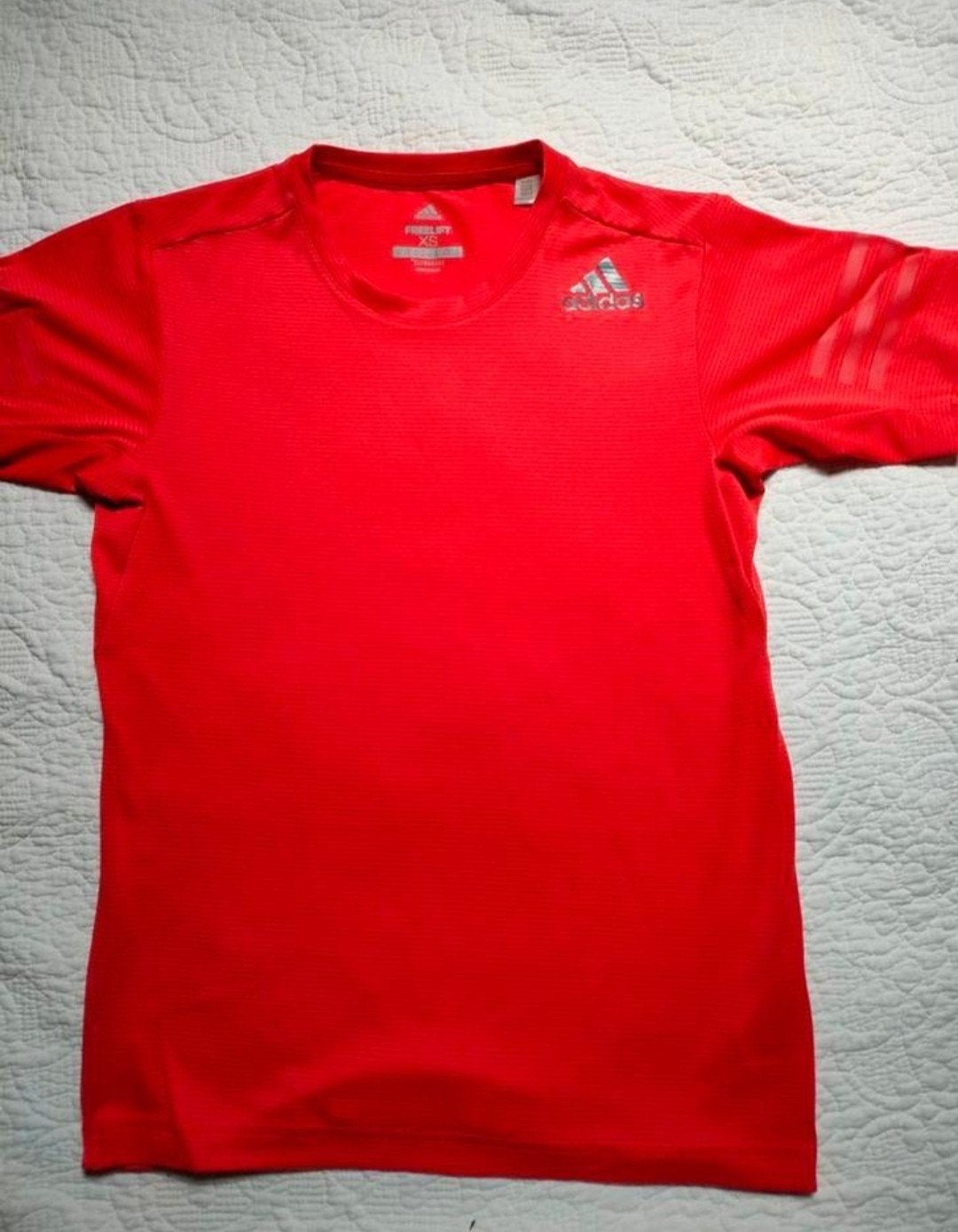 Rood T-shirt Adidas maat XS, Kleding | Heren, Ophalen of Verzenden, Zo goed als nieuw, Adidas, Rood