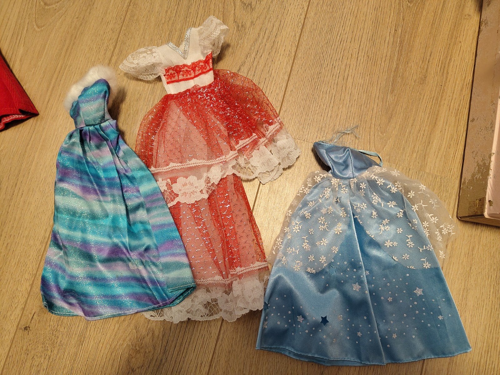 Grote collectie Barbie jurken en kleding, Kinderen en Baby's, Speelgoed | Poppen, Gebruikt, Barbie, Ophalen