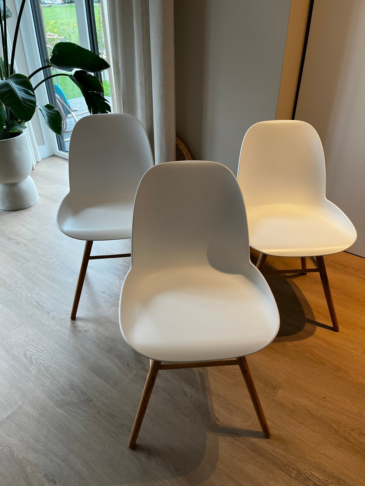 Set van 3 witte Zuiver stoelen., Ophalen, Gebruikt, Drie, Wit