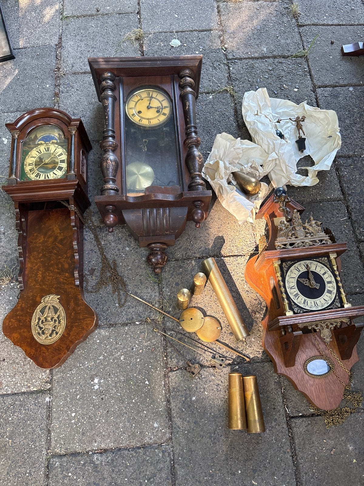Diverse wandklokken en attributen - Fries, Duits, Zaans, Ophalen