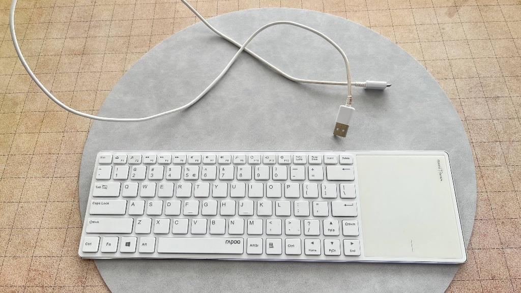 Rapoo E6700 Bluetooth toetsenbord touchpad wit ultra slim, Ophalen of Verzenden, Qwerty, Zo goed als nieuw, Draadloos