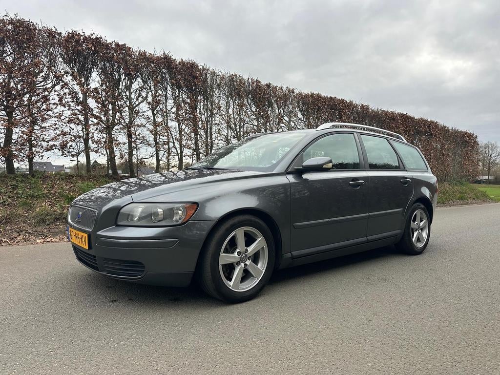 Volvo V50 2.4 140PK Geartronic 2005 Grijs, Parkeersensor, 700 kg, Leder en Stof, 2435 cc