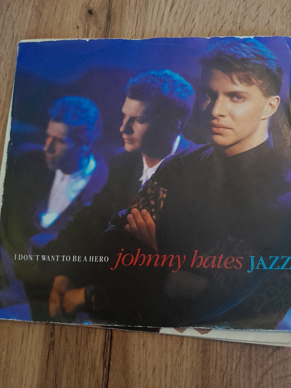 Johnny hates jazz 7inch the cage, Ophalen of Verzenden, Zo goed als nieuw, Pop