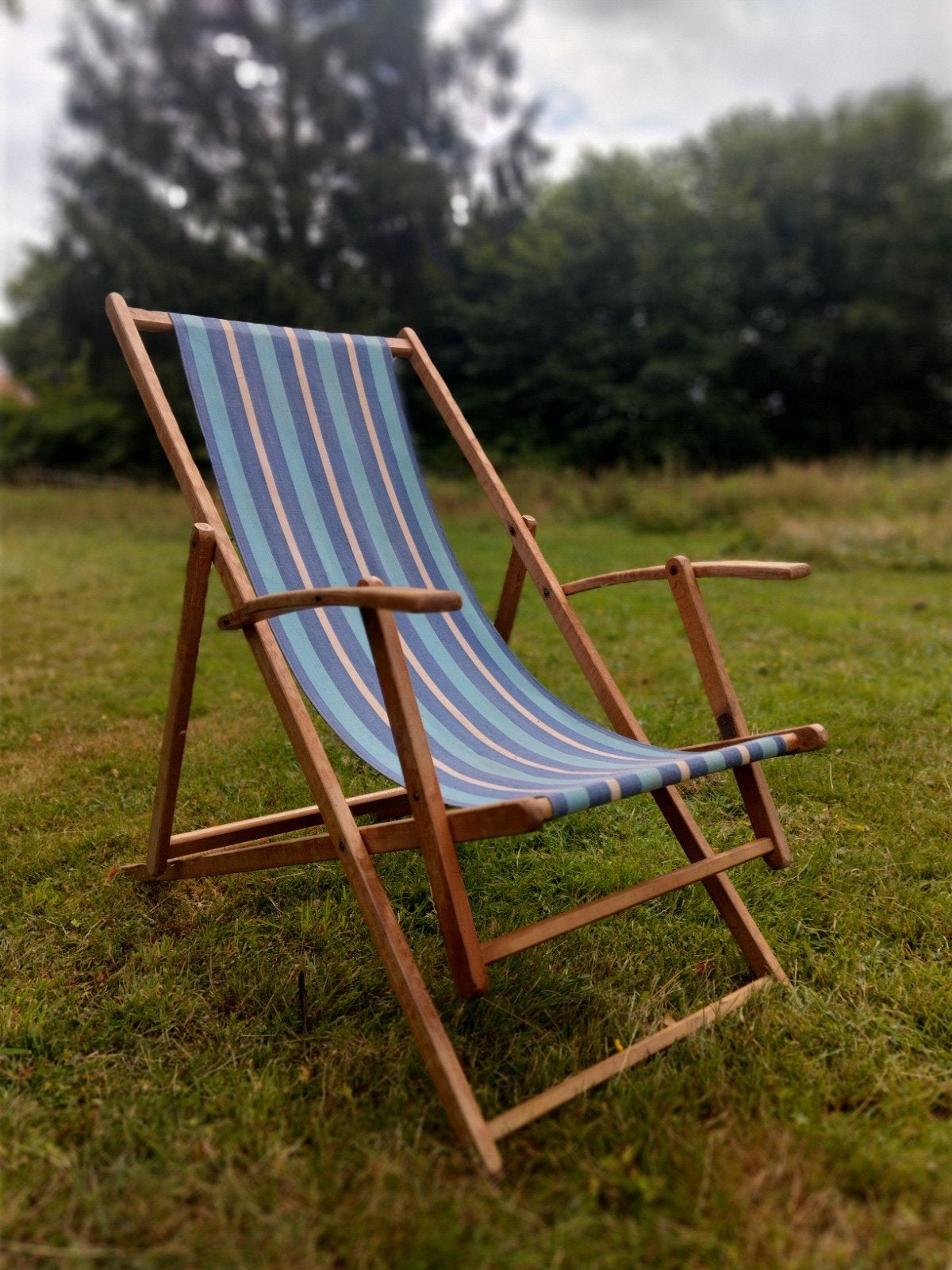 Leuke vintage strandstoel met armleuning, Ophalen, Zo goed als nieuw, Hout, Verstelbaar