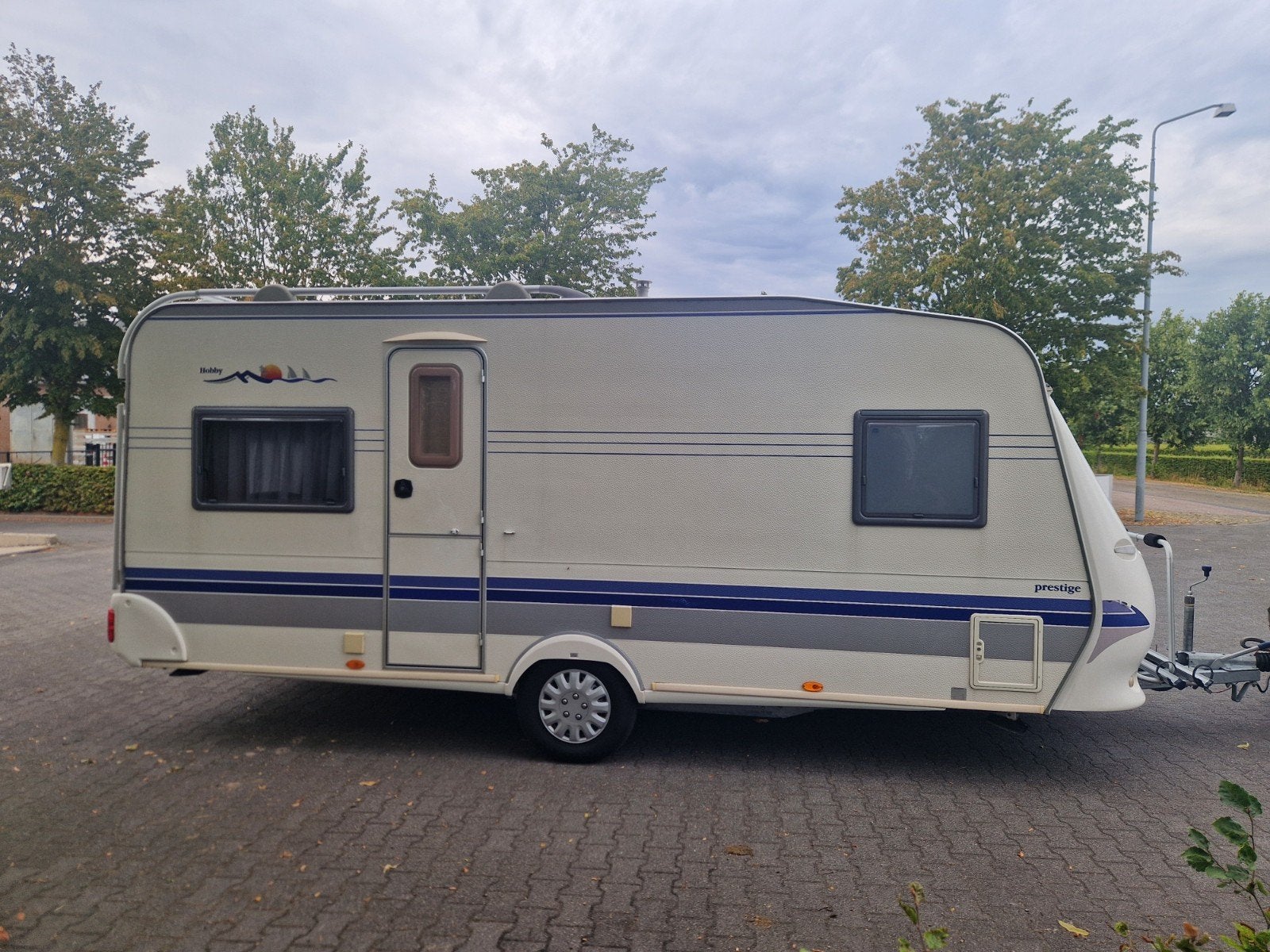 Nette Hobby 495 UFE - Comfortabele caravan met airco, Rondzit, Hobby, Stabilisator, Frans bed
