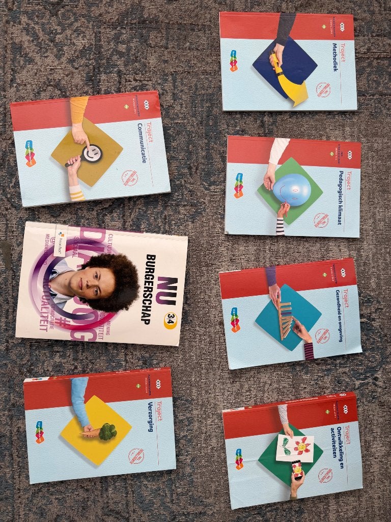 Onderwijsassistent opleiding boeken, Boeken, Schoolboeken, Overige vakken, Zo goed als nieuw, Overige niveaus, Ophalen