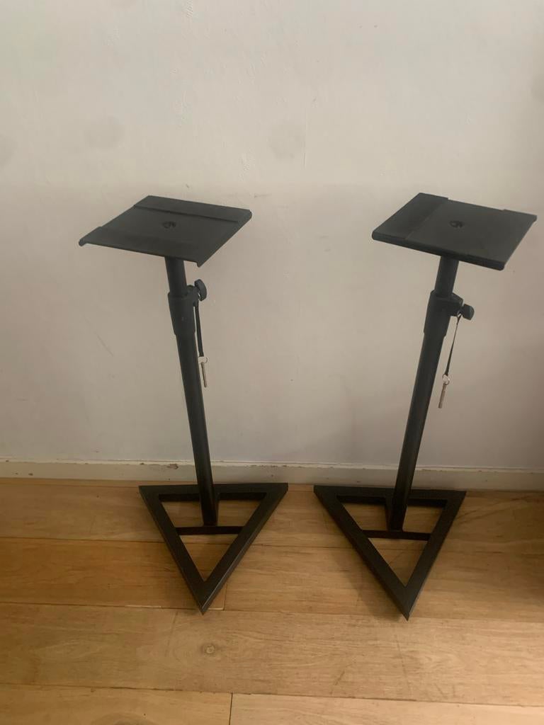 Set 2 Speakerstandaards - zwart/4 IKEA tafelpoten - wit, Ophalen of Verzenden, Zo goed als nieuw, Instrumentstandaard, Speaker