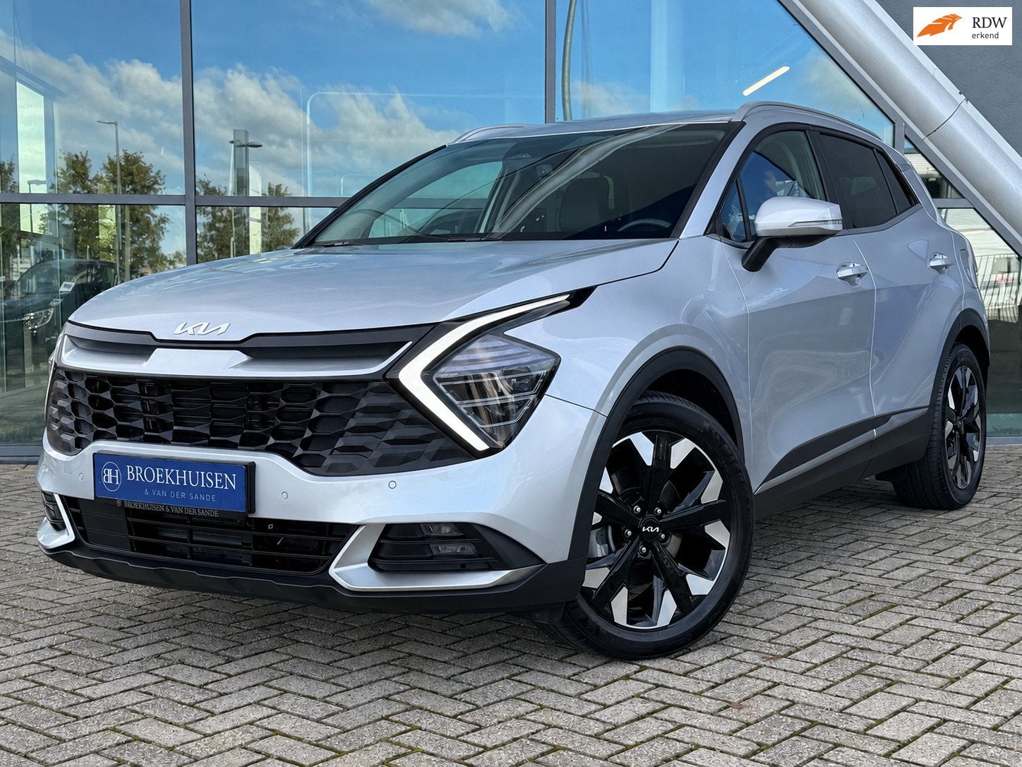 Kia Sportage 1.6 T-GDi Plug-in Hybrid AWD DynamicPlusLine 26, Automaat, Dealer onderhouden, Gebruikt, Zwart