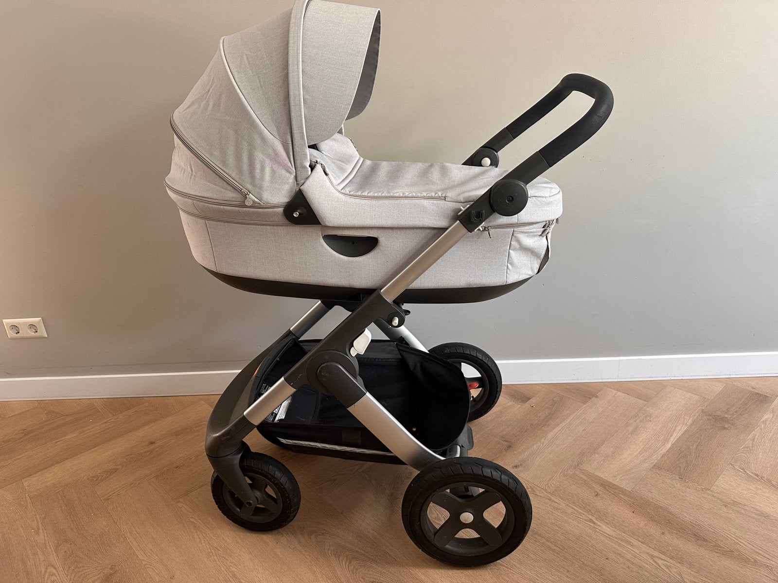 Stokke trailz kinderwagen lichtgrijs compleet!, Gebruikt, Verstelbare duwstang, Ophalen, Kinderwagen