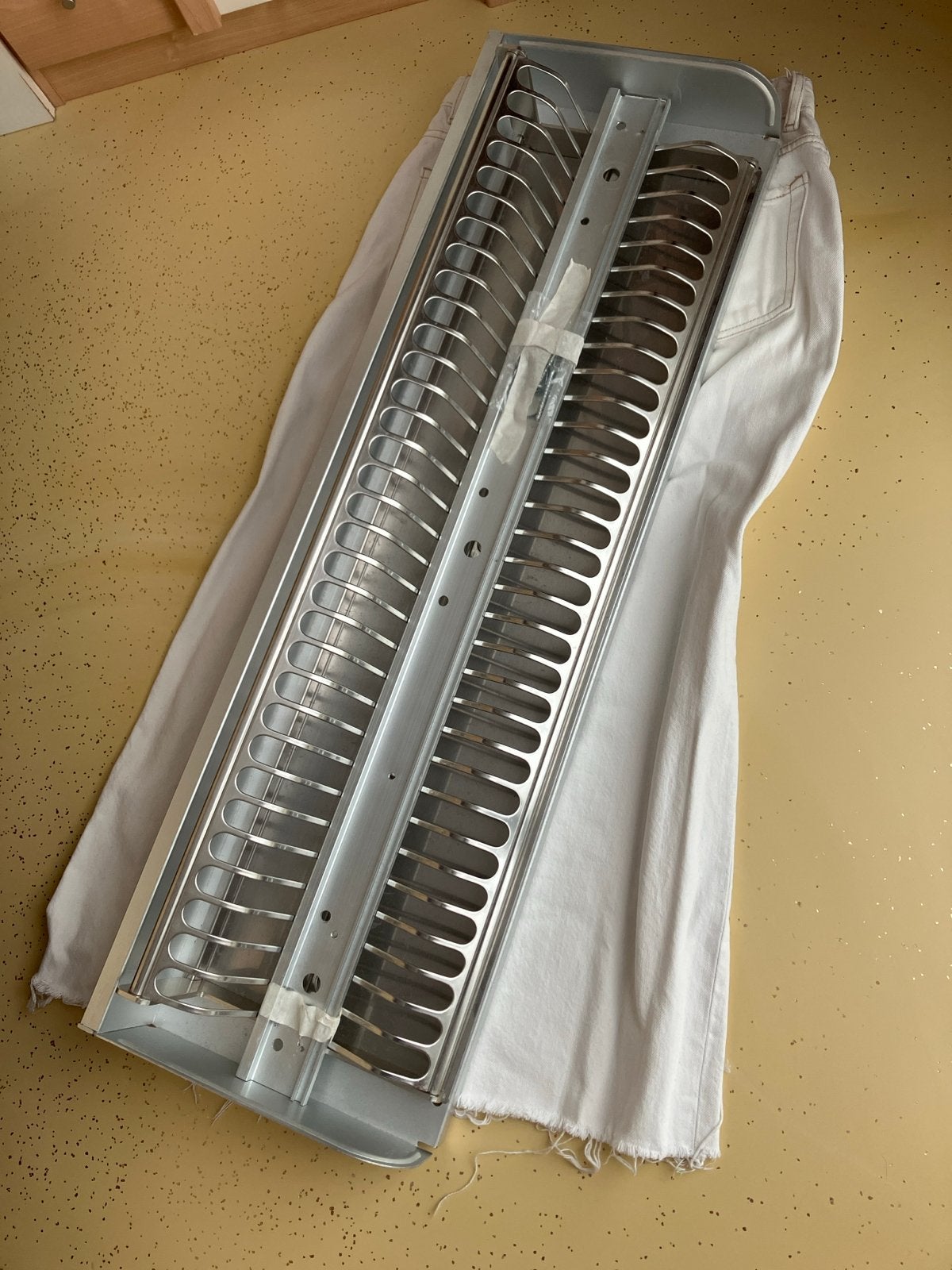 Bordenrek voor 32 borden - 90x27cm, Gebruikt, Bordenrek, Zilver, Ophalen of Verzenden